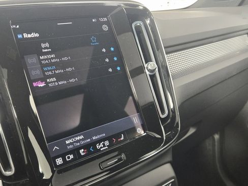 Certified 2023 Volvo XC40 B5 Ultimate w/ Climate Package image 21