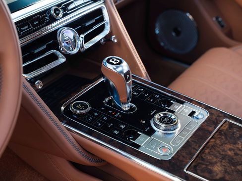 Used 2025 Bentley Flying Spur Plug-In Hybrid AWD/4WD image 31