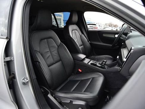 Used 2023 Volvo XC40 B5 Core image 21