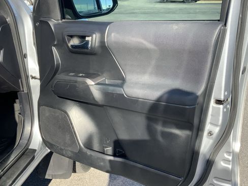 Used 2017 Toyota Tacoma TRD Off-Road image 56