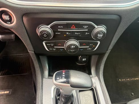 Used 2017 Dodge Charger R/T w/ Premium Group RWD image 25