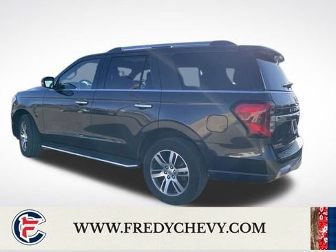 Used 2023 Ford Expedition Limited AWD/4WD image 3
