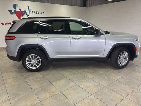Used 2024 Jeep Grand Cherokee Laredo X w/ Luxury Tech Group I RWD image 5