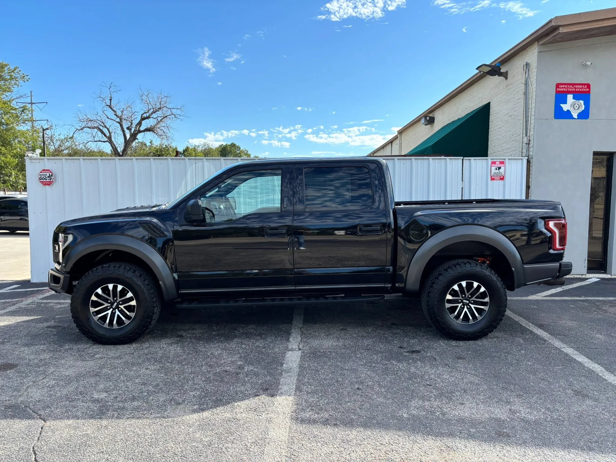 Used 2019 Ford F150 Raptor AWD/4WD image 2