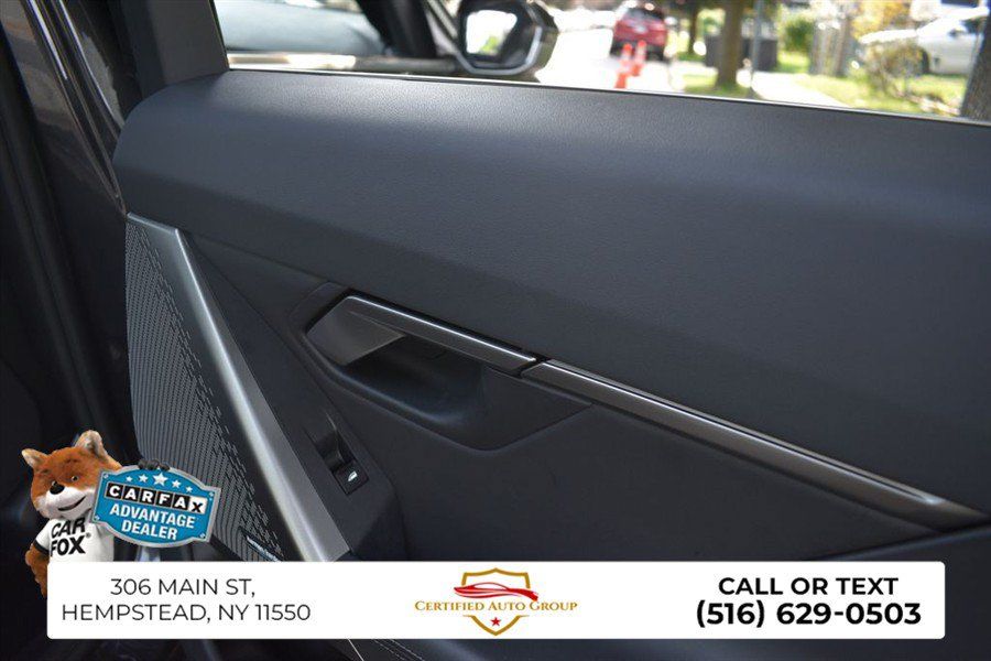 Used 2025 BMW 530i RWD image 25