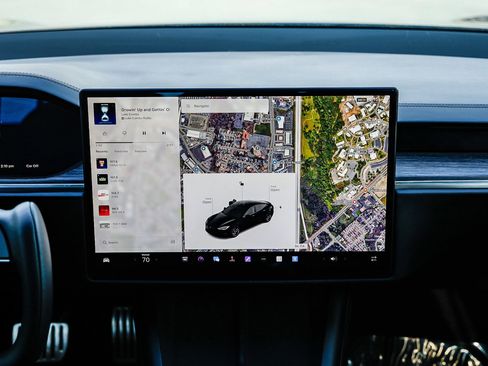 Used 2021 Tesla Model S Plaid image 11