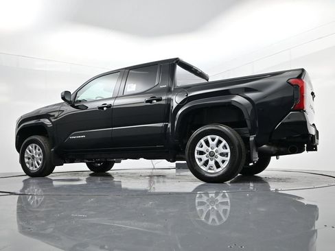 Used 2025 Toyota Tacoma SR5 AWD/4WD image 34
