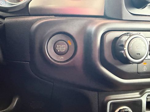 Used 2018 Jeep Wrangler Unlimited Sport S image 23