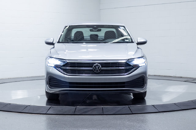 Used 2024 Volkswagen Jetta SE FWD image 5