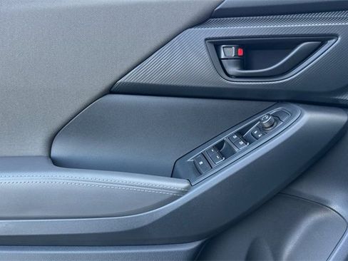 Used 2025 Subaru Crosstrek 2.0i Premium image 8