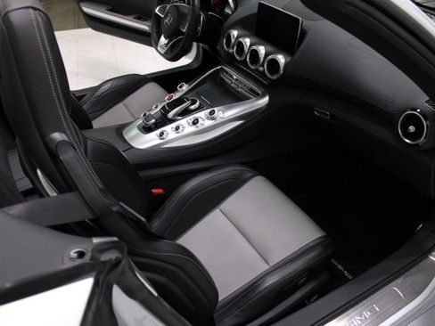 Used 2019 Mercedes-Benz AMG GT Roadster image 8