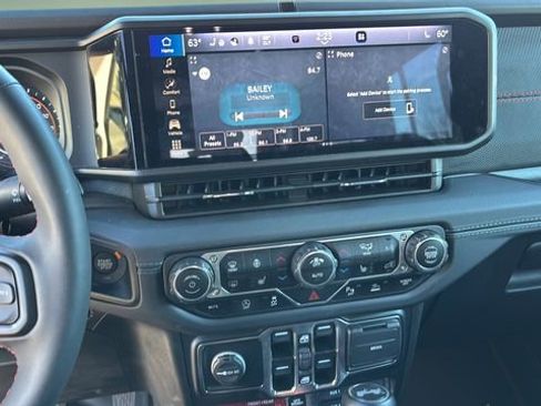 Used 2024 Jeep Wrangler Unlimited Rubicon w/ XTREMEE 35" Tire Package image 22