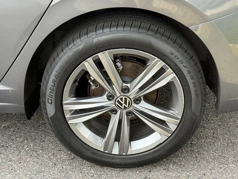 Used 2024 Volkswagen Jetta SE FWD image 11