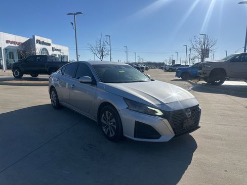 Used 2023 Nissan Altima 2.5 S image 7