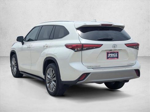 Used 2020 Toyota Highlander Platinum FWD image 8