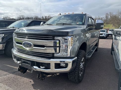 Used 2019 Ford F250 Lariat w/ Chrome Package image 5