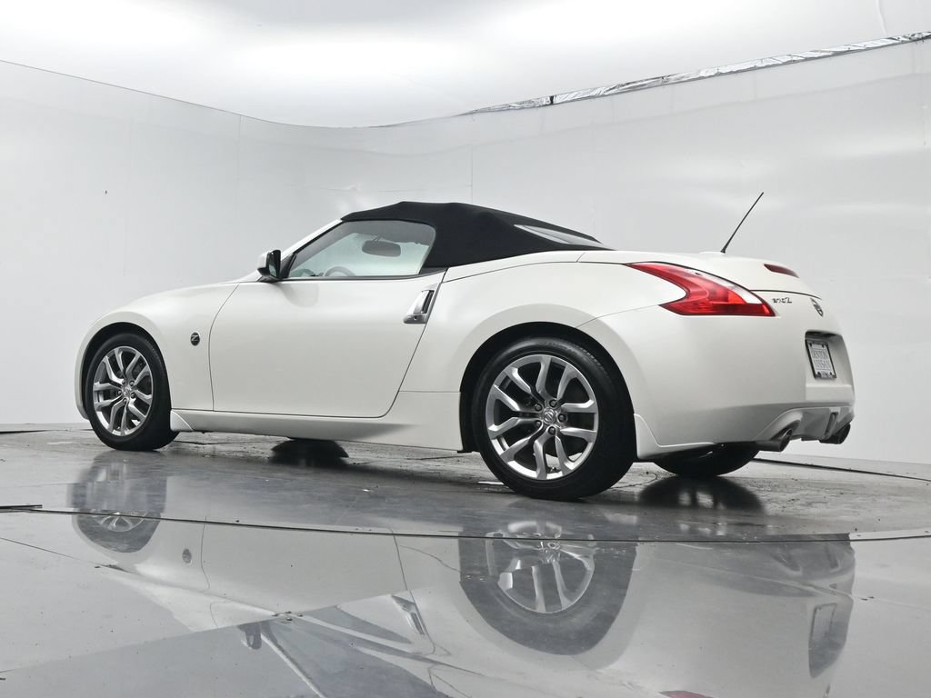 Used 2010 Nissan 370Z Touring RWD image 18