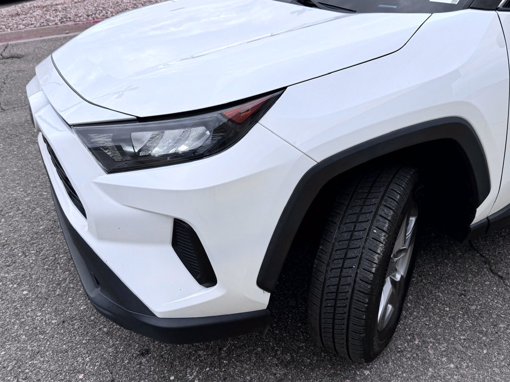 Used 2022 Toyota RAV4 LE AWD/4WD image 5