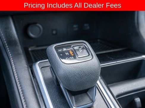 Used 2023 Nissan Pathfinder SL AWD/4WD image 19
