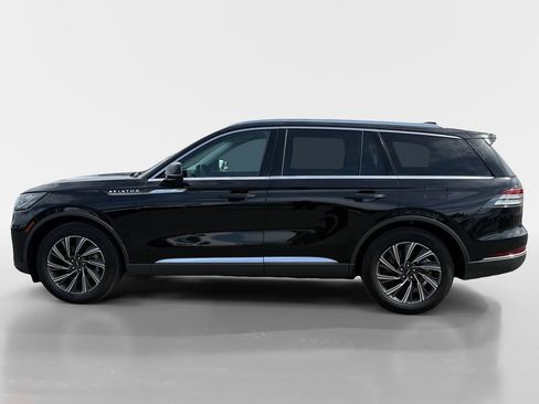 Used 2025 Lincoln Aviator AWD image 2