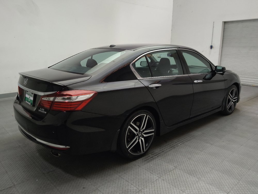 Used 2017 Honda Accord Touring image 9