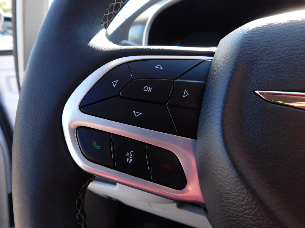 Used 2024 Chrysler Pacifica Limited FWD image 29