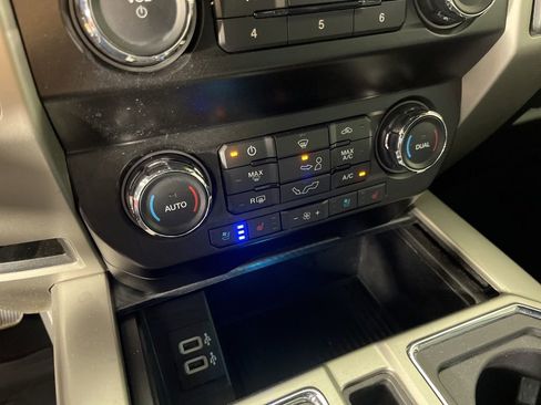 Used 2020 Ford F150 Lariat image 29