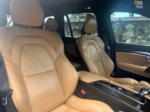 Used 2017 Volvo XC90 T6 Momentum w/ Vision Package image 31