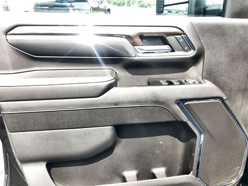 Used 2024 Chevrolet Silverado 2500 LT image 13