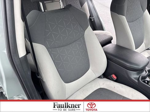 Used 2019 Toyota RAV4 XLE w/ Convenience Package AWD/4WD image 17