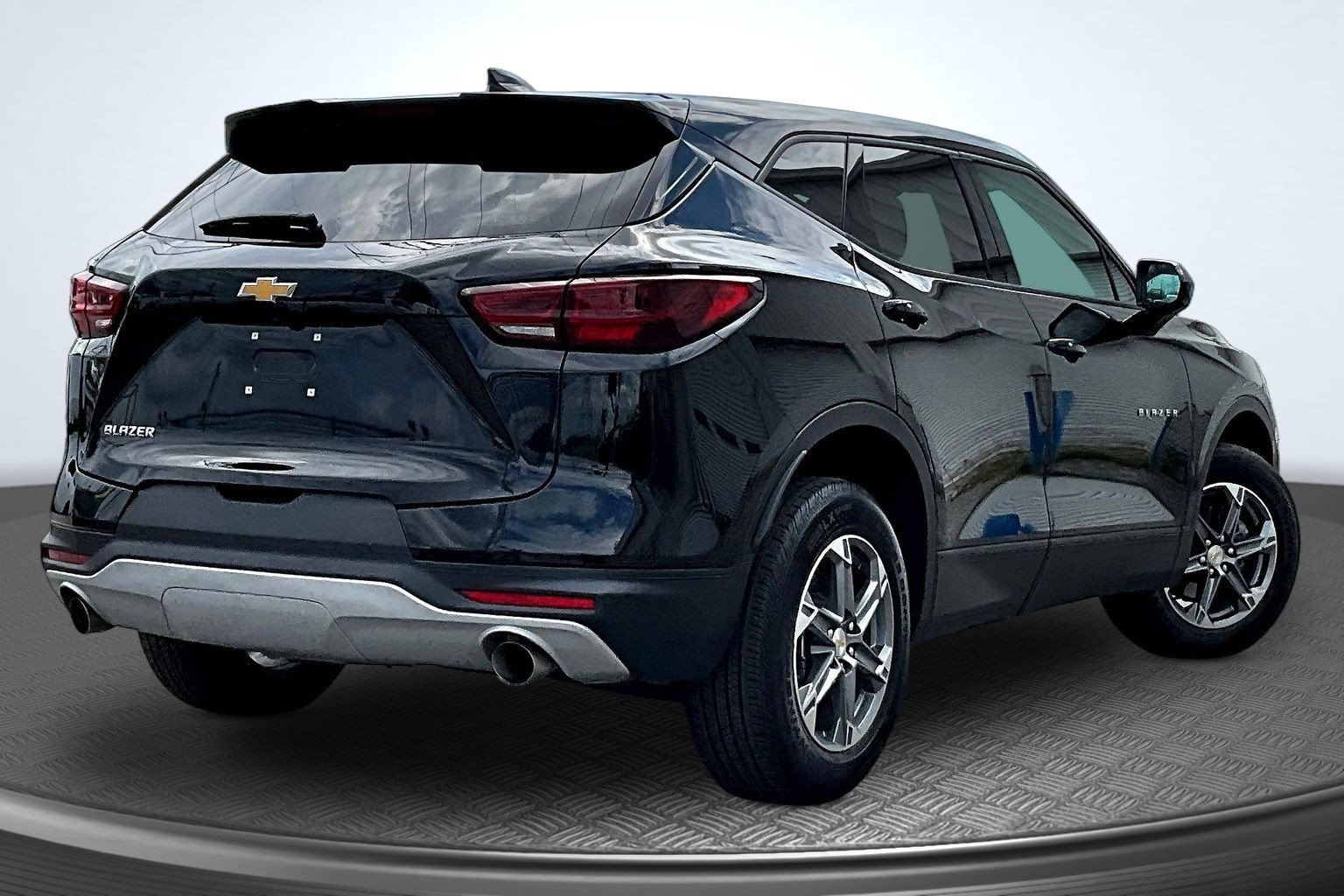 Used 2026 Chevrolet Blazer LT FWD image 5