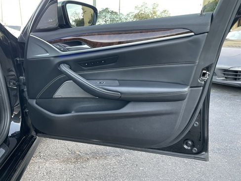 Used 2018 BMW M550i xDrive image 44