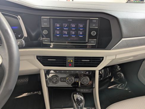 Used 2024 Volkswagen Jetta SE w/ Panoramic Sunroof Package FWD image 21
