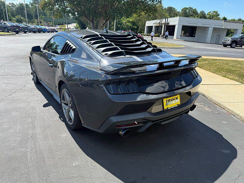 Used 2024 Ford Mustang Coupe RWD image 3