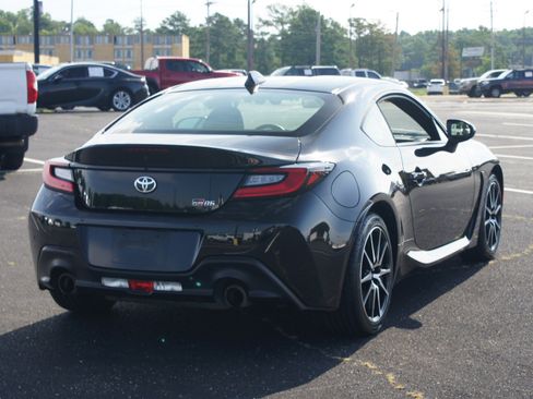 Used 2023 Toyota GR86 RWD image 17