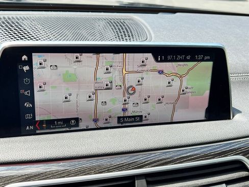 Used 2019 BMW 750i w/ M Sport Package RWD image 39
