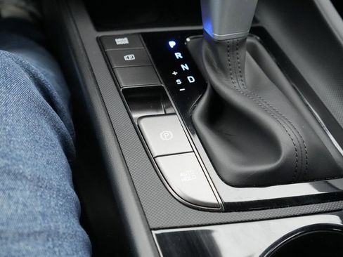 Certified 2025 Hyundai Elantra SEL FWD image 30