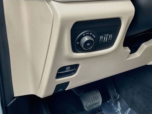 Used 2021 Jeep Grand Cherokee L Limited RWD image 10