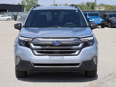 Used 2025 Subaru Forester Premium w/ Convenience Package #1 AWD/4WD image 5