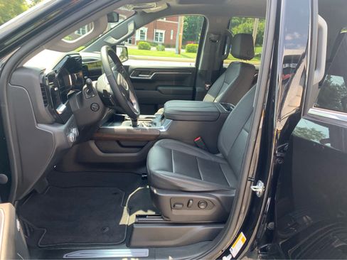 Used 2023 GMC Sierra 1500 SLT w/ SLT Premium Package AWD/4WD image 11