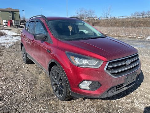 Used 2018 Ford Escape SE w/ SE Sport Appearance Package image 3
