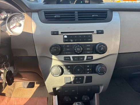 Used 2009 Ford Focus SE image 6