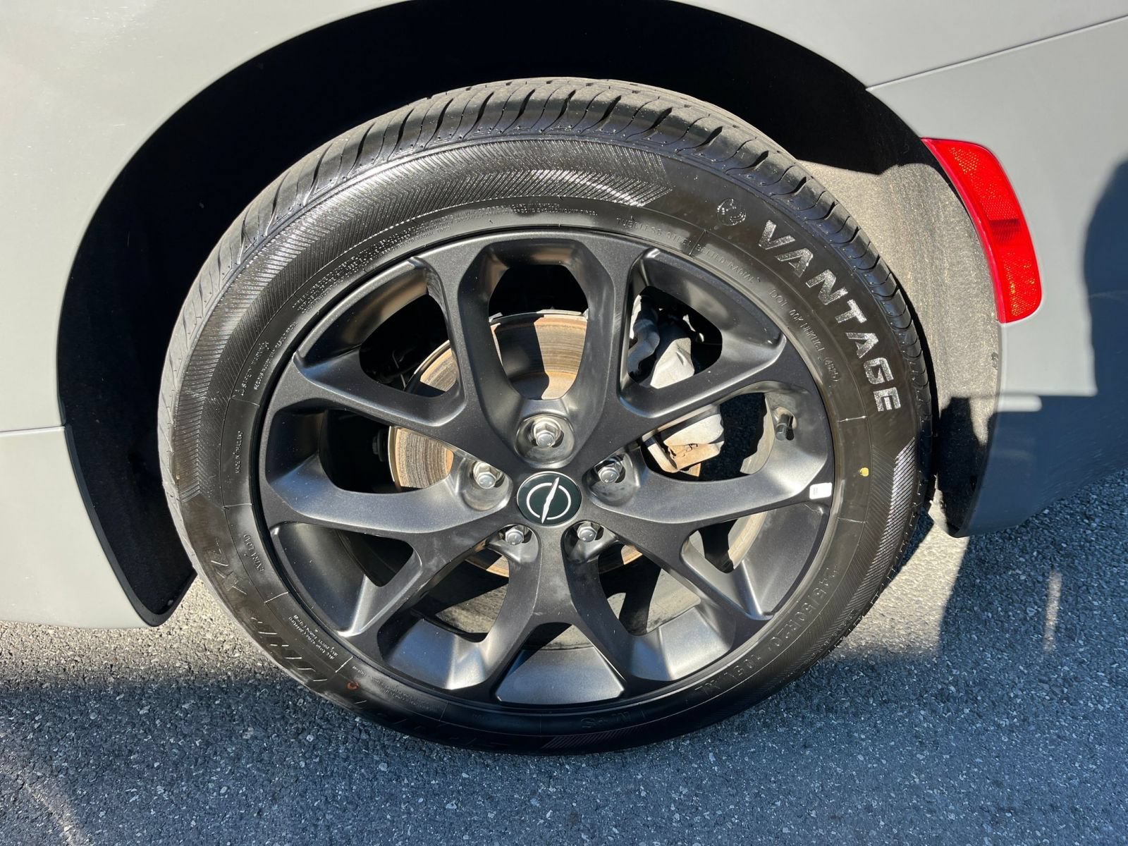 Used 2025 Chrysler Pacifica Limited FWD image 33