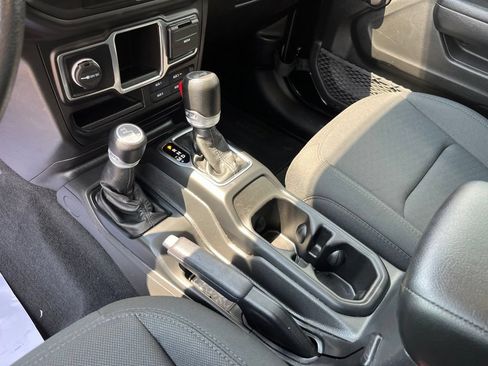 Used 2021 Jeep Wrangler Unlimited Sport AWD/4WD image 12