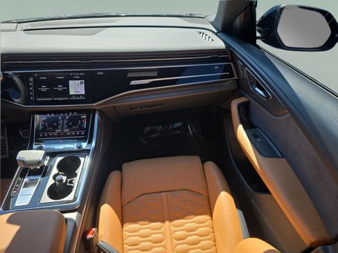 Used 2024 Audi RS Q8 4.0T image 23