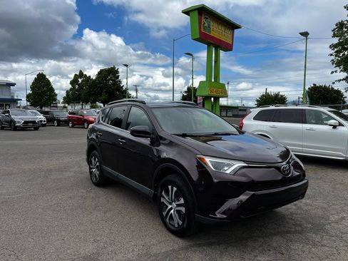 Used 2017 Toyota RAV4 LE w/ Preferred Accessory Package AWD/4WD image 1