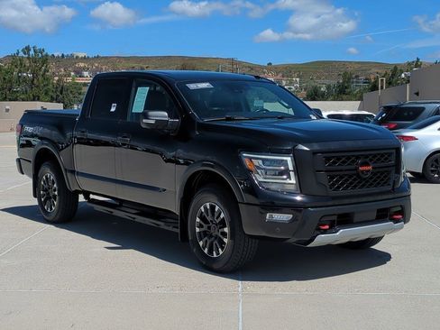 Used 2021 Nissan Titan PRO-4X w/ Pro-4x Convenience Package AWD/4WD image 3