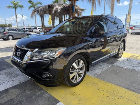 Used 2015 Nissan Pathfinder Platinum FWD image 1