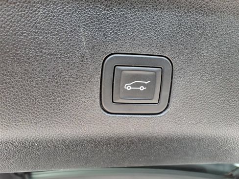 Used 2025 GMC Yukon XL AT4 Ultimate w/ LPO, Floor Liner Package AWD/4WD image 18