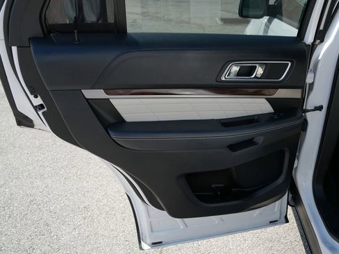 Used 2017 Ford Explorer Platinum AWD/4WD image 25